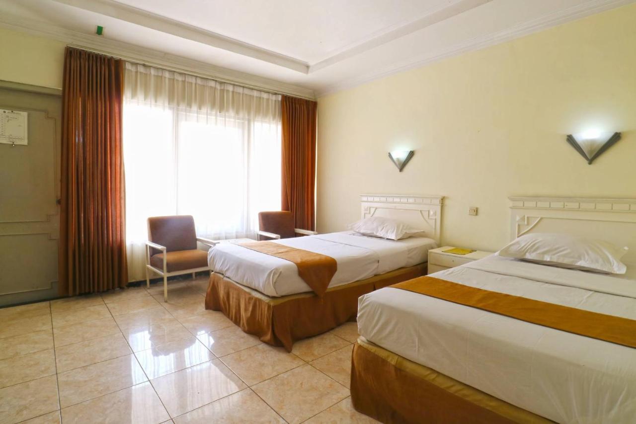 Hotel Tanjung Surabaya Kültér fotó