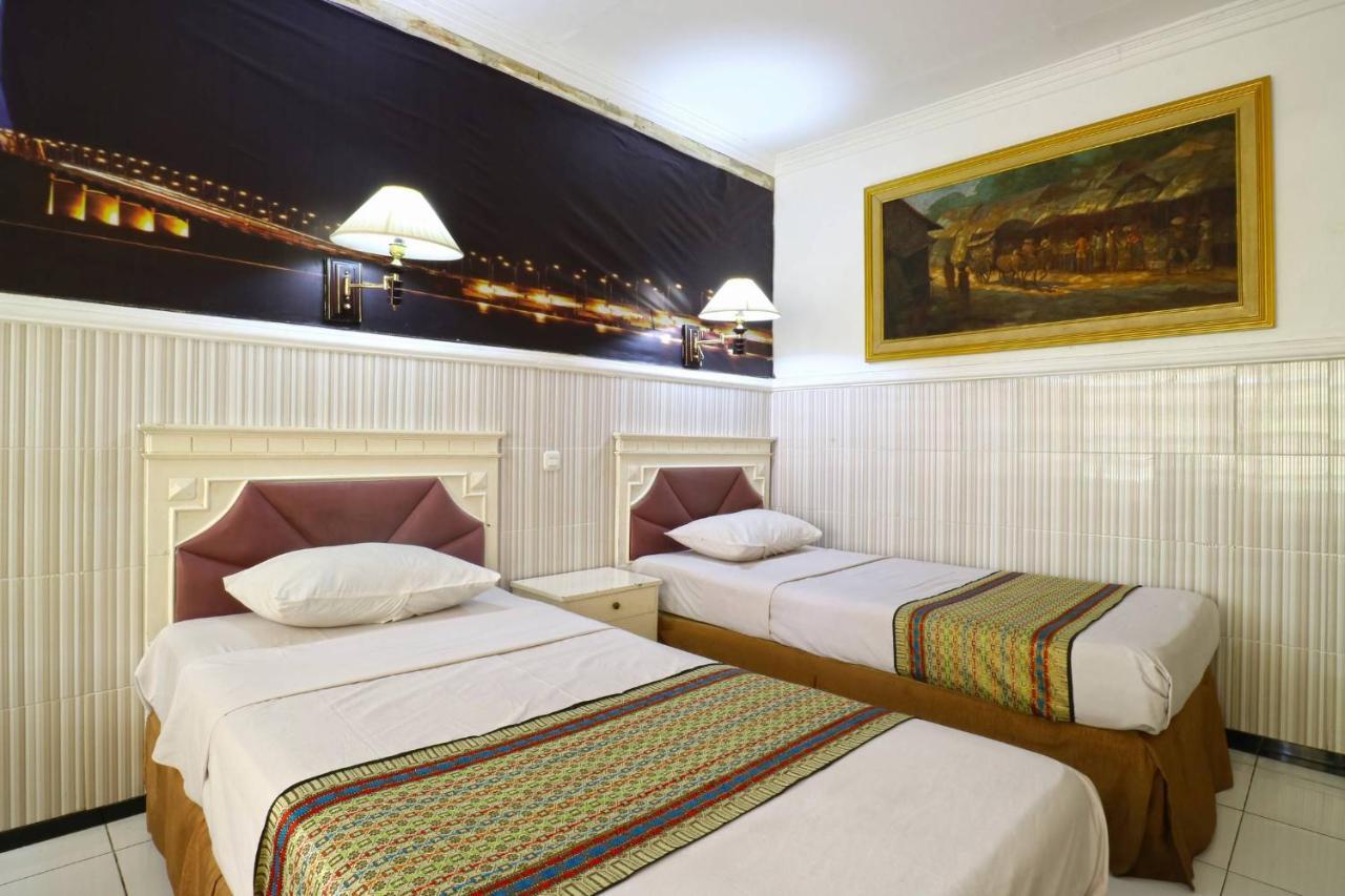 Hotel Tanjung Surabaya Kültér fotó