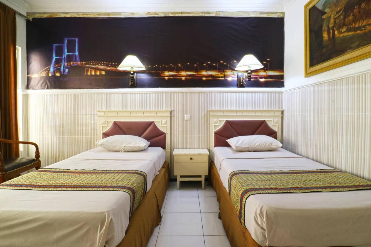 Hotel Tanjung Surabaya Kültér fotó